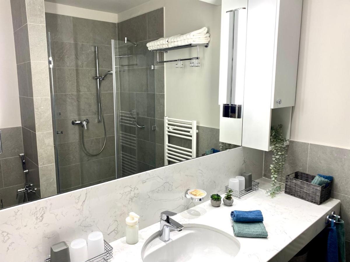 Atrium Apartman Heviz Mit Panoramaterrasse Und Tiefgarage Ngoại thất bức ảnh